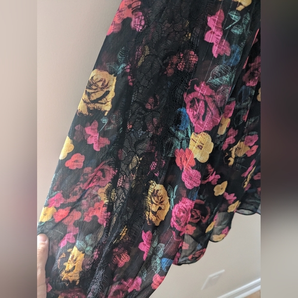 Rachel Roy Beautiful Floral V Neck Black Blouse Lace Sleeves Size 3X - Picture 6 of 8